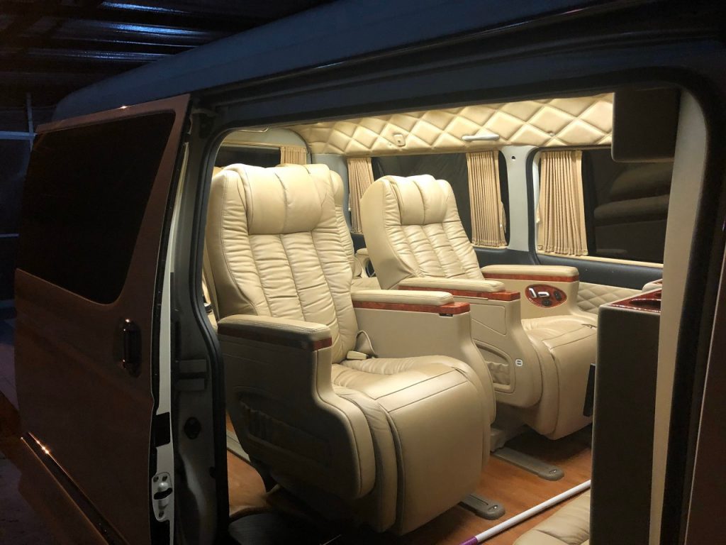 เช่ารถตู้ Toyota Ventury พร้อมคนขับ