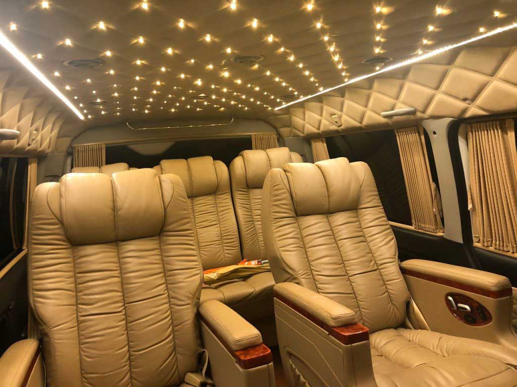 เช่ารถตู้ Toyota Ventury พร้อมคนขับ