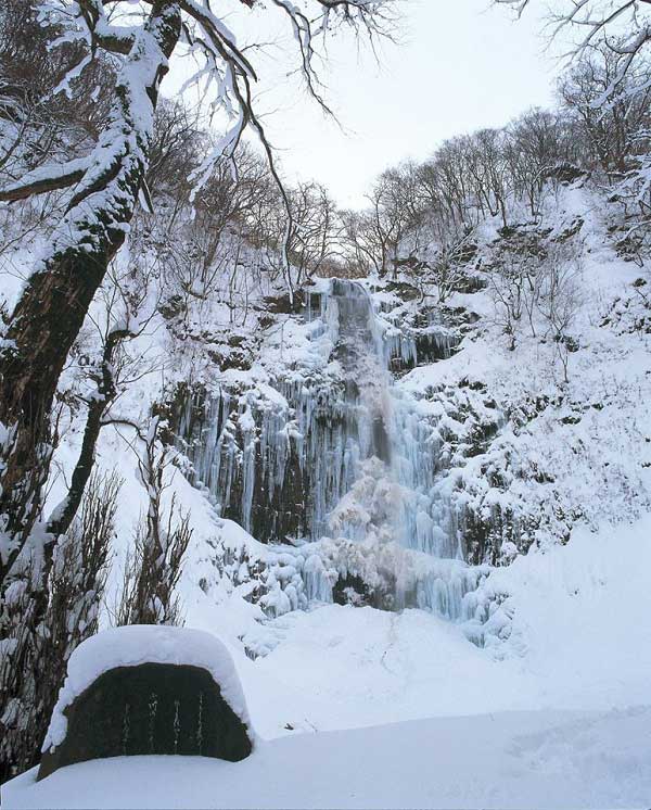 Tamasudare no Taki waterfall yamagata