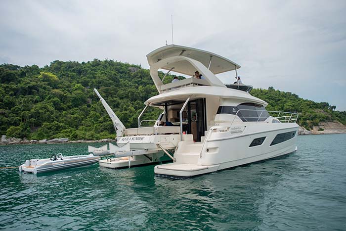 Yacht Phuket for rent - ADMIRAL 40 #4>
              <p class=